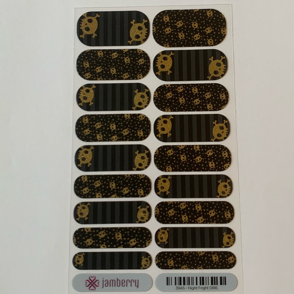 Jamberry Night Fright Nail Wraps, NWT, Gold Sparkle Skulls on Black, HTF